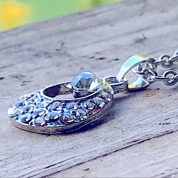 Teardrop Necklace with clear stone - Picture 3 of 9